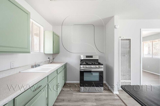 Foto del edificio - 43960 White Mountain Rd