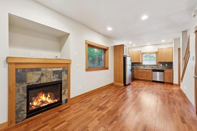 Building Photo - 2 bedroom in Seattle WA 98122
