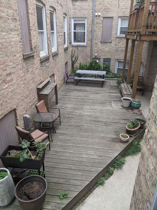 Building Photo - 4546 N Troy St
