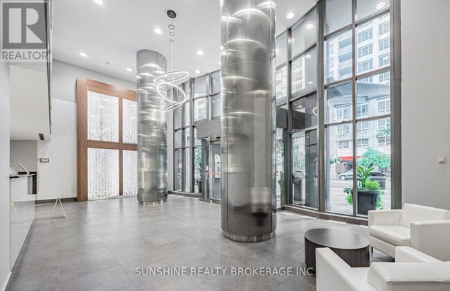 Photo du bâtiment - 373 Front St W