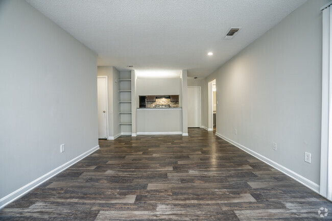 1BR, 1BA - 800SF - Living Room - The Enclave at Riverdale