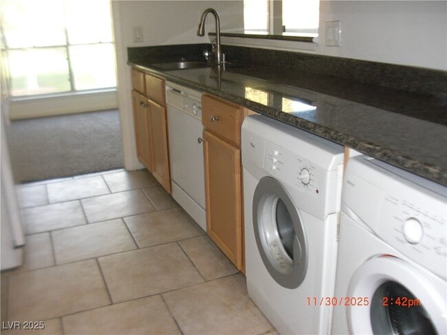 Building Photo - 698 Oakmont Ave