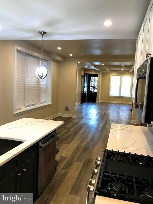Foto principal - 5026 Larchwood Ave
