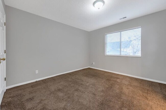 Building Photo - 164 N 400 W