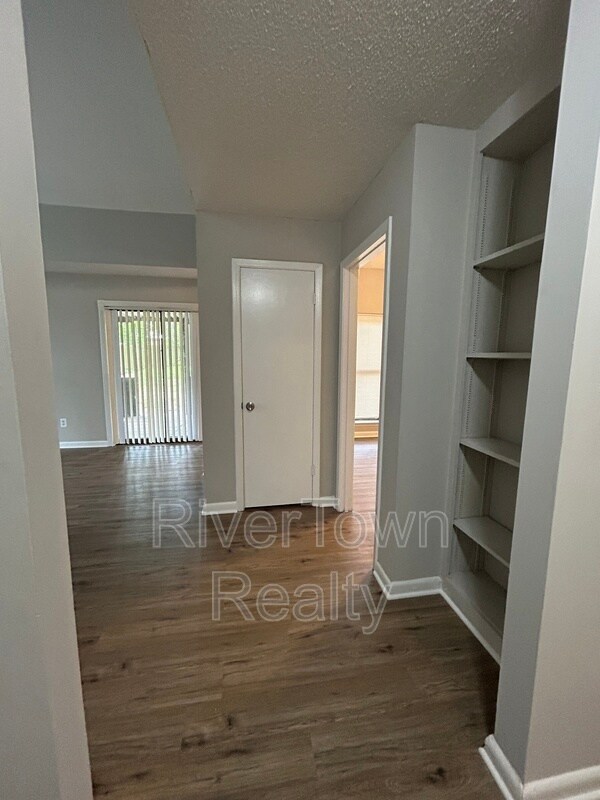 Foto del edificio - 3293 Leschallas Dr