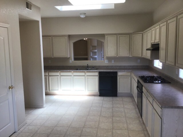 Foto del edificio - 3900 Tundra Swan Ct NW