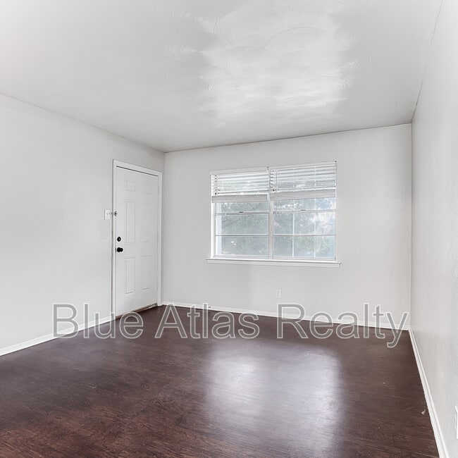 Building Photo - 2725 Patricia Ln