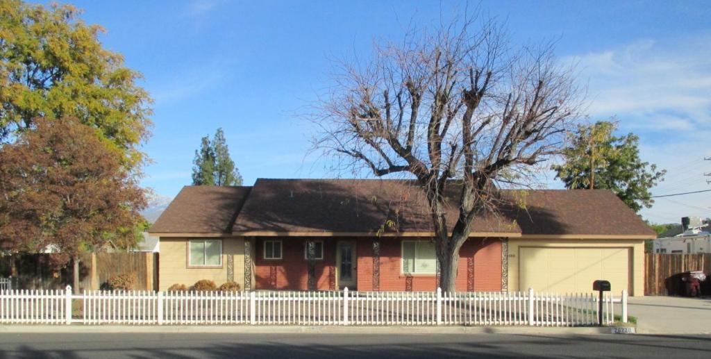 Foto principal - 26220 Dartmouth St