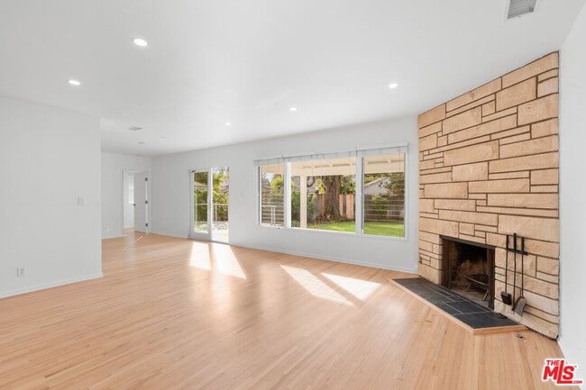 Foto del edificio - 11619 Francis Pl