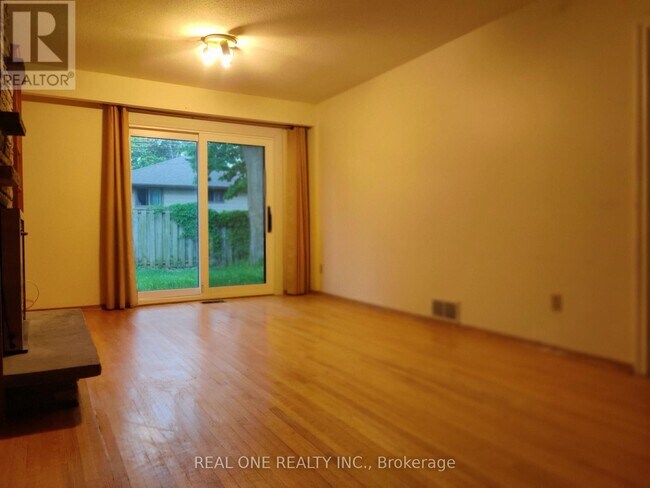 Building Photo - 93 Southdale Dr