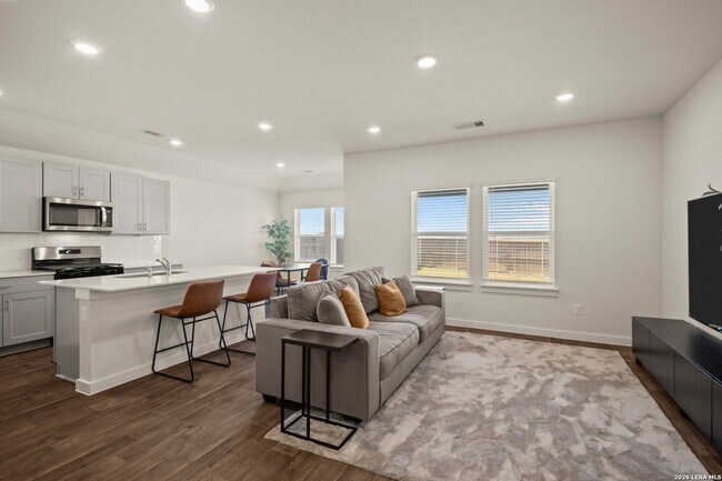 Foto del edificio - 326 Merriman Rd