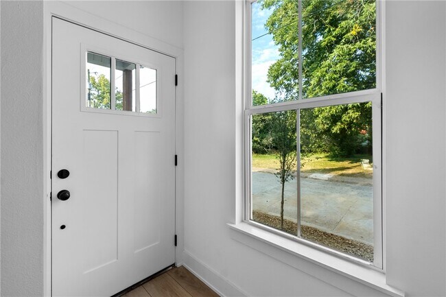 Foto del edificio - 588 N Willow Ave