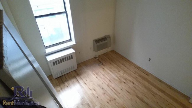 Building Photo - 315 E 95th St