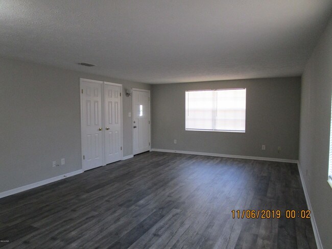 Foto del edificio - 1007 Bradley Cir
