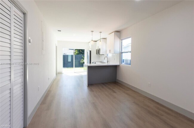 Building Photo - 2 br, 2 bath House - 3520 SW 3rd St  2 Baths