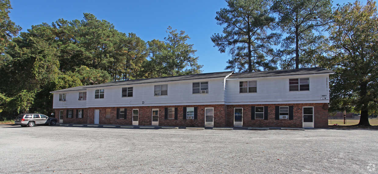 Building Photo - Four Seasons Apartments