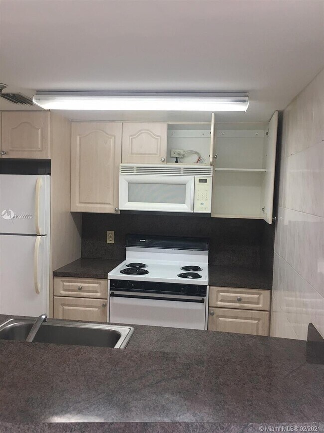 Building Photo - 616 NW 26th Ave