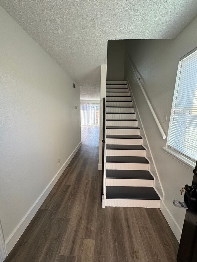 Building Photo - 2105 Giuffrias Ave