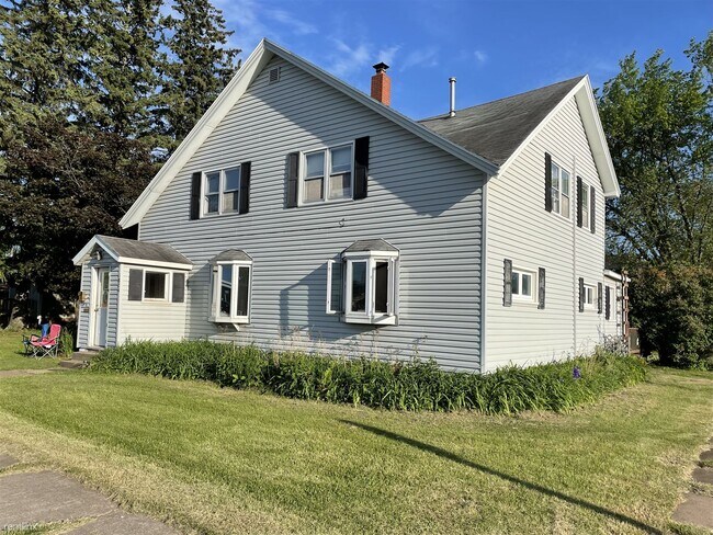 Building Photo - 3 br, 1 bath Duplex - 1824 Central Ave