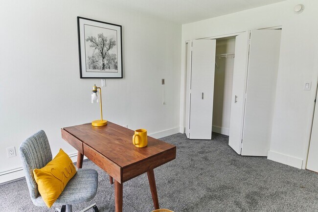 Building Photo - Sycamore Village