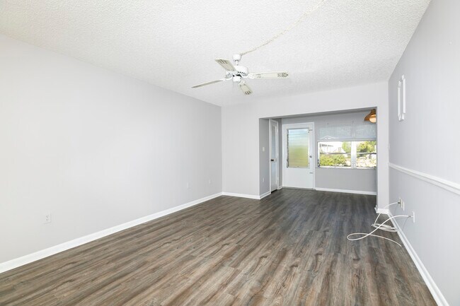 Foto del edificio - 4515 Marine Pkwy