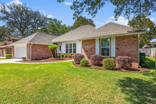Building Photo - Spacious 4 Bedroom in Bluewater Bay w/ Large POOL!!