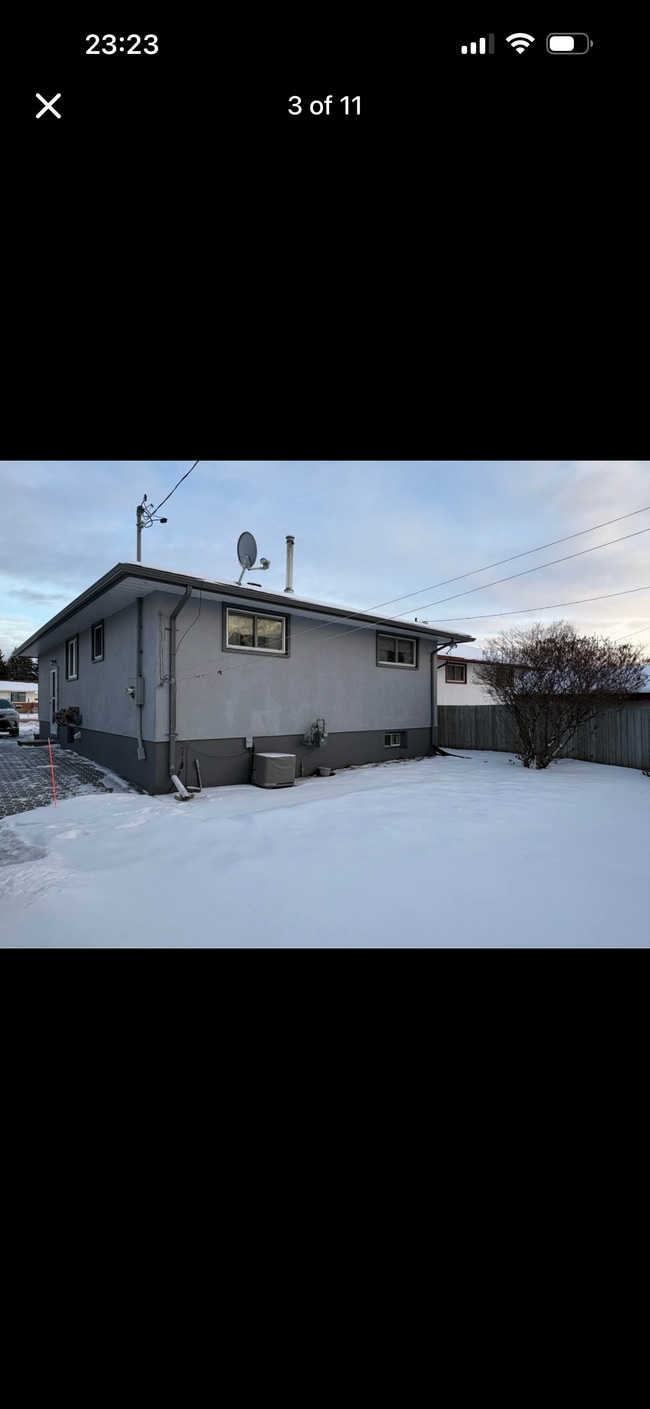 Building Photo - 649 Edward St N