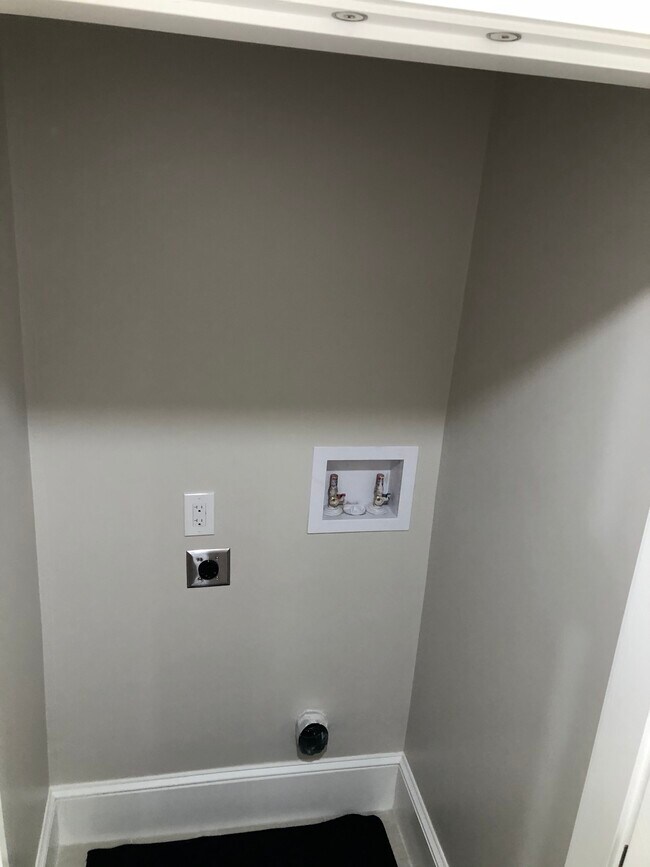 Lavandería en la unidad - 219 W 3rd St