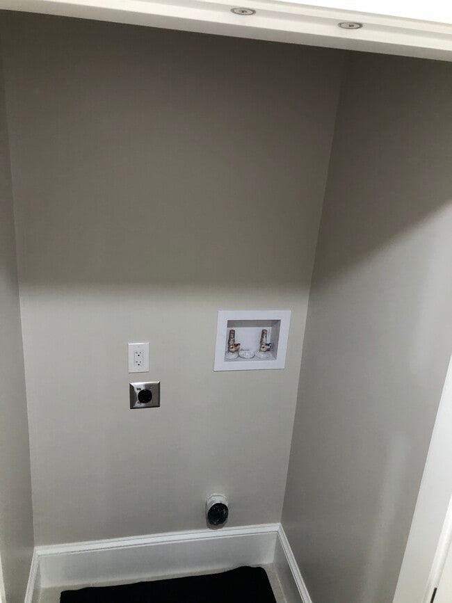 In unit laundry - 219 W 3rd St