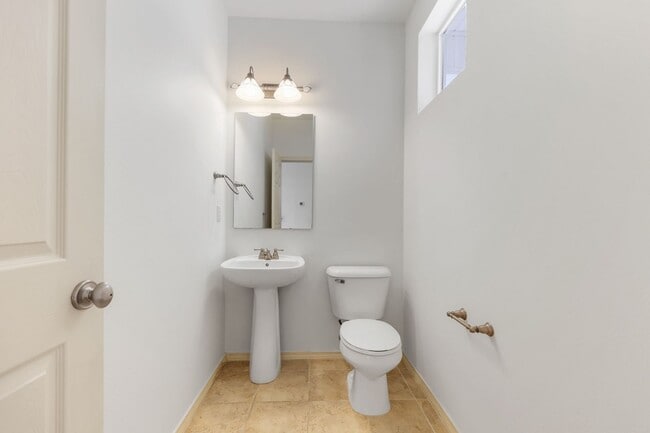 Building Photo - 7601 Rushmore Way NE