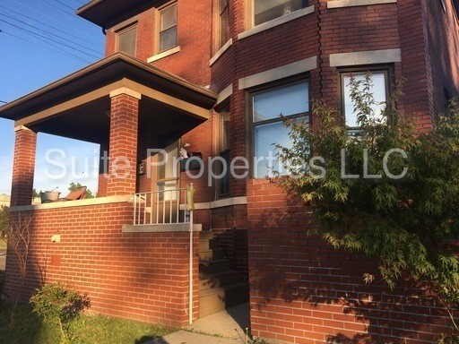 Foto del edificio - 1533 W Warren Ave