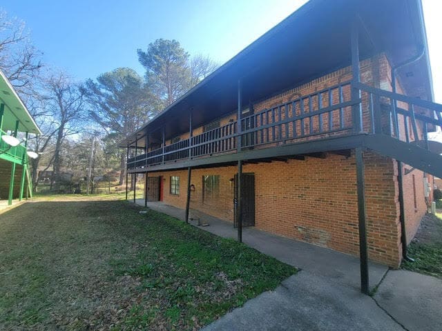 Building Photo - 3380 Shady Oaks St