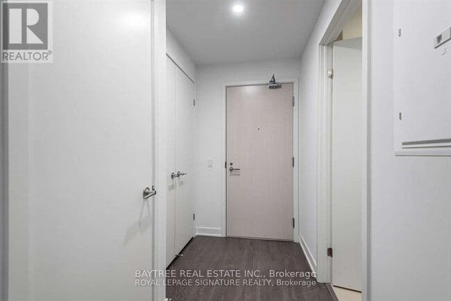 Building Photo - 115 Blue Jays Way