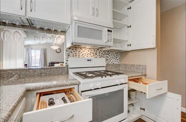 Building Photo - 7385 Vireo Dr
