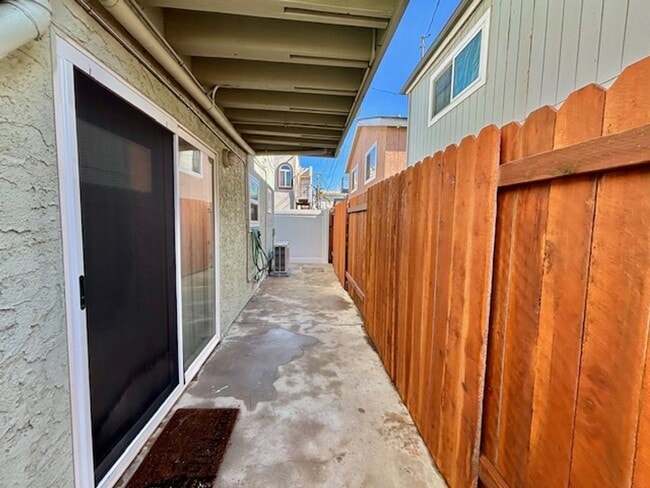 Building Photo - Oxnard | Silver Strand | 1 bed + 1 bath | ...
