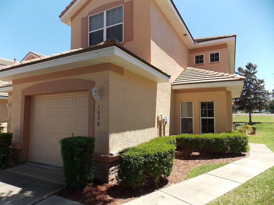 1638 W Spring Meadow Loop, Lecanto, FL 34461 Townhome Rentals in