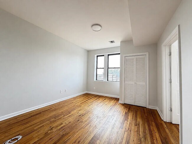 Foto del edificio - 162 Bergen Ave