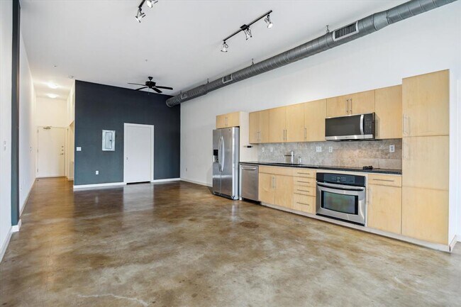 Building Photo - 2235 E 6th St