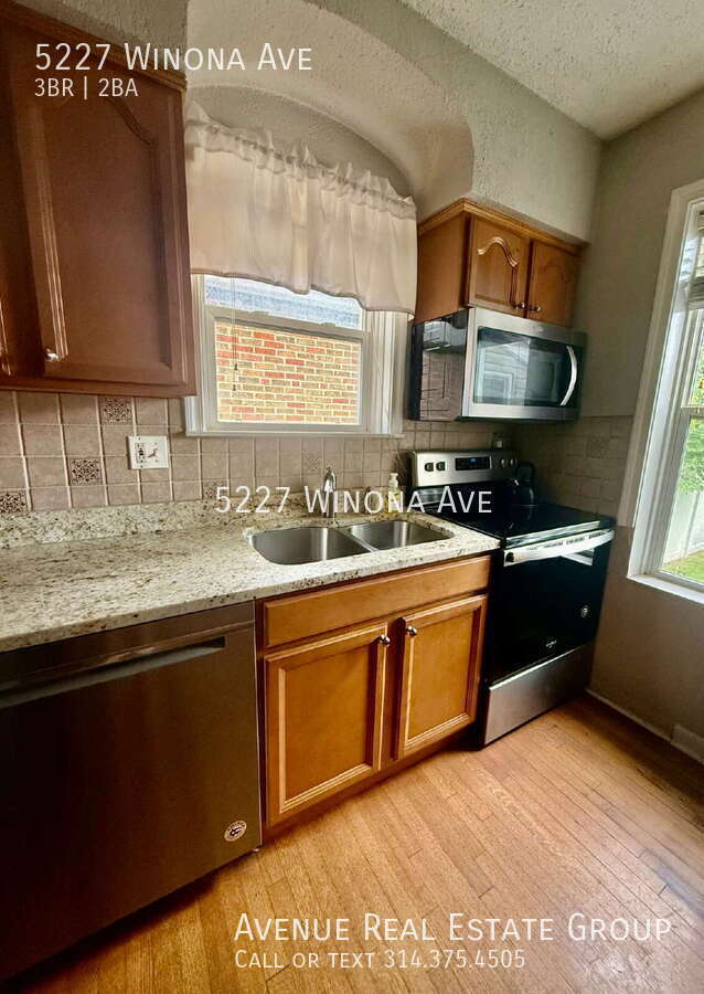 Foto del edificio - 5227 Winona Ave