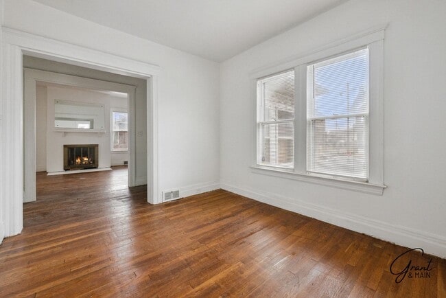 Building Photo - 4 Bedroom $1550