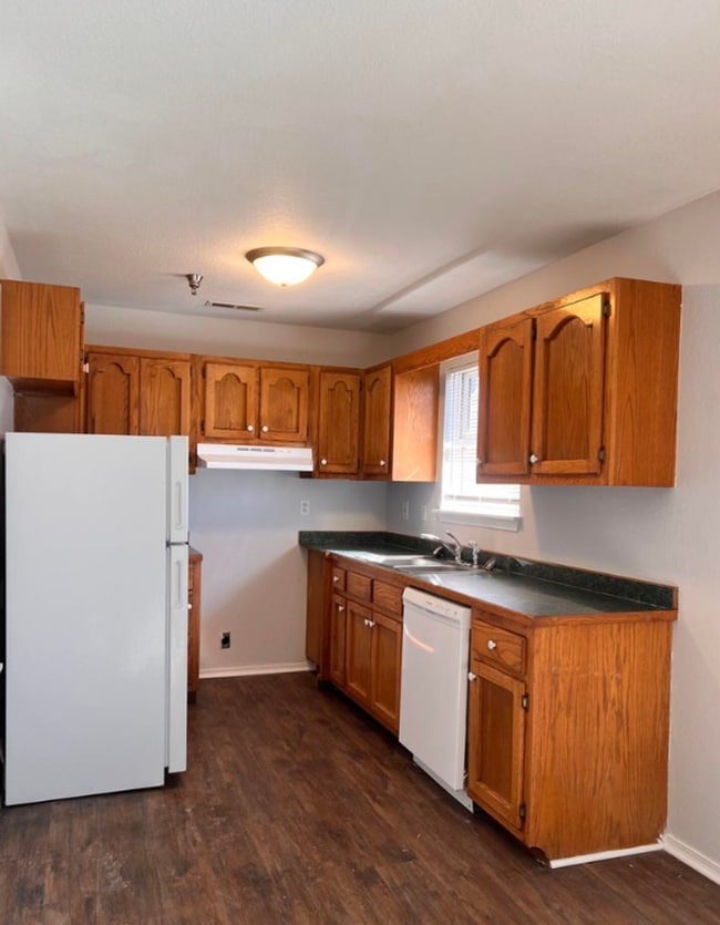 Foto del edificio - 2212 E 8th St