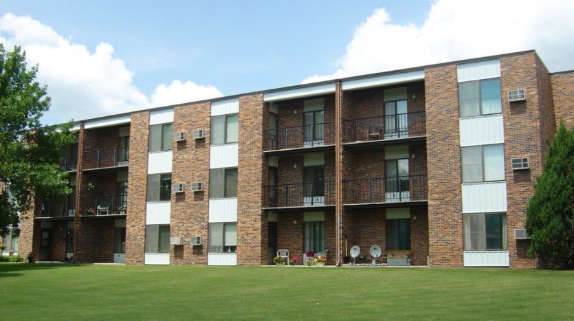 Primary Photo - Arrowhead Apartments