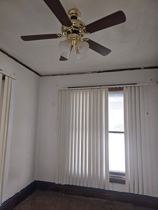 Foto del edificio - 1045 N Monroe St