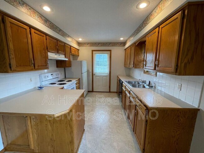 Foto del edificio - 3323 Leawood Ave