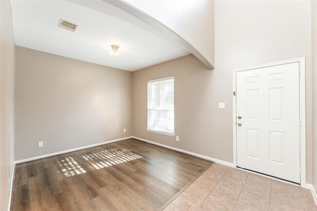 Foto del edificio - 6415 Applewood Forest Dr