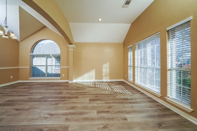 Building Photo - 5404 Centeridge Ln