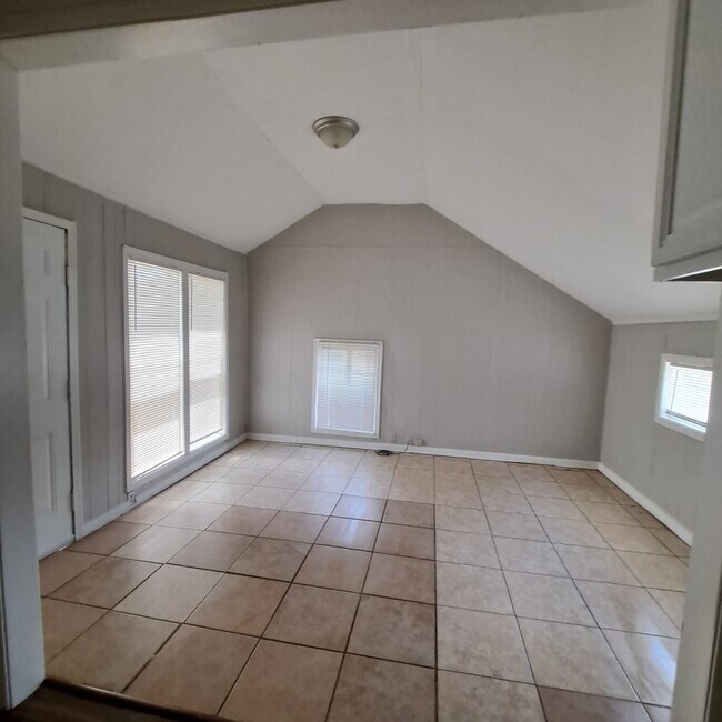 Building Photo - 3149 Jade Ln