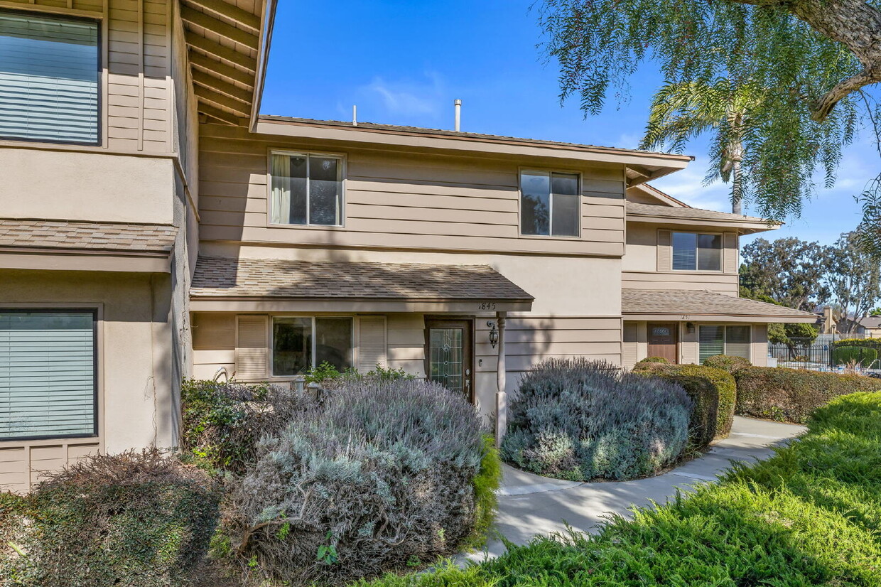 Foto principal - 4 Bedroom Condo for Rent in Ventura!