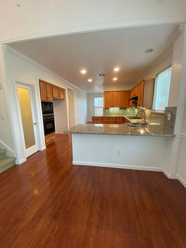 Building Photo - Gorgeous Open Floorplan in Empire Ranch of...
