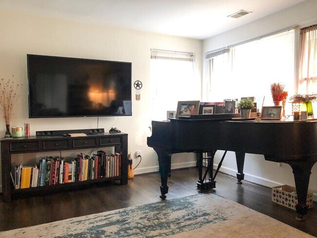Foto del edificio - 7717 Carroll Ave